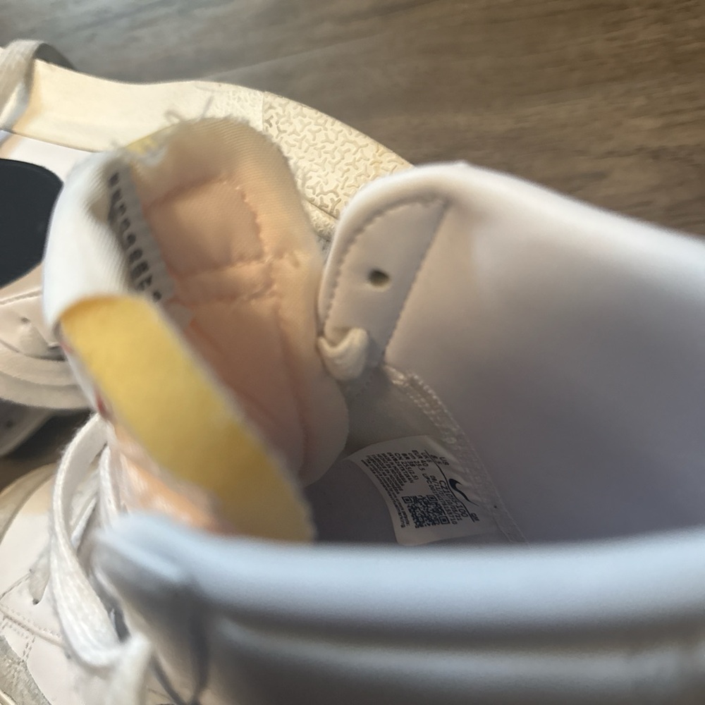 Women's Nike Blazers Mid 77' White High-Top Sneakers with Black Swoosh - Picture 5 of 5